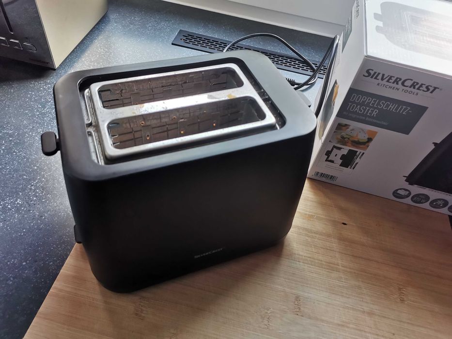 Toster Silvercrest 870W do chleba bułek etc. Czarny