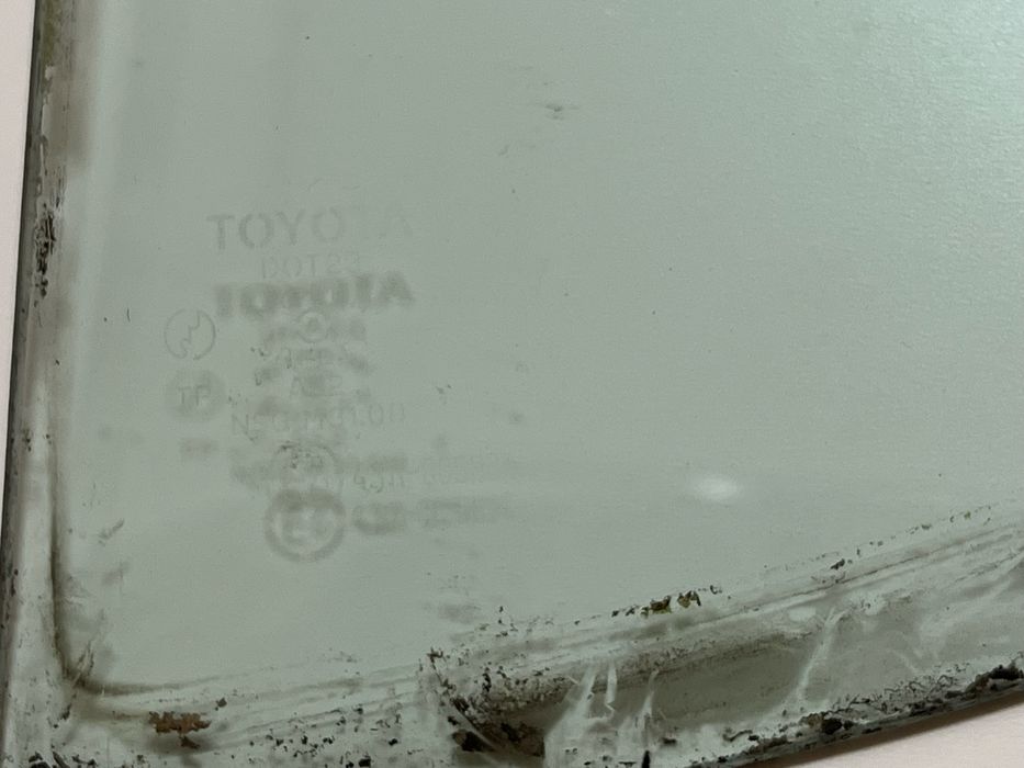 Vidro porta trás esquerda Toyota Yaris 1999 a 2005