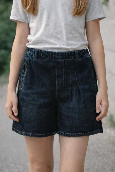 calções de ganga com pregas da coleção Zara Kids, concebidos para o tamanho 11-12 anos