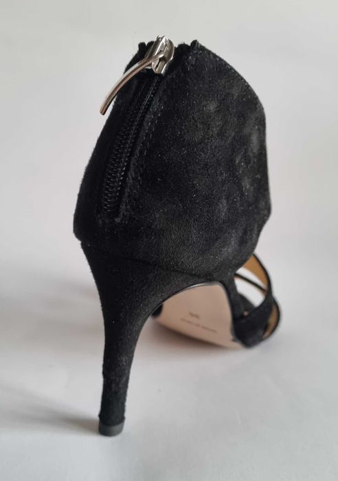 Czarne zamszowe sandały na szpilce Prima Moda rozmiar 38