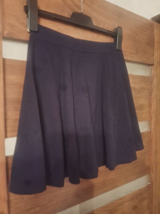 Spodniczka H&M rozm.S 68%viskoza stan bardzo dobry.