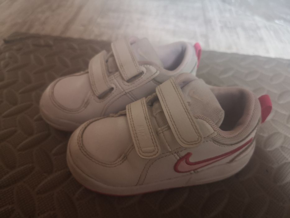 Buciki dziewczęce Biało różowe Nike 23.5 stan bardzo dobry