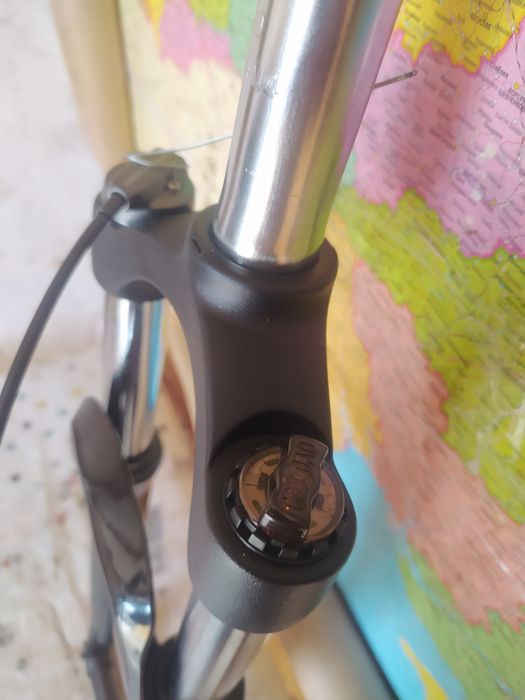 Вилки різні з амортизатором і без.РозпродажНові і вживані.розмір 24/ 2