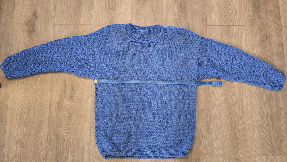 Sweter z włóczki ręcznie robiony