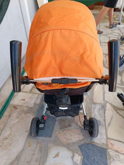 Carrinho de bebé da marca nurse