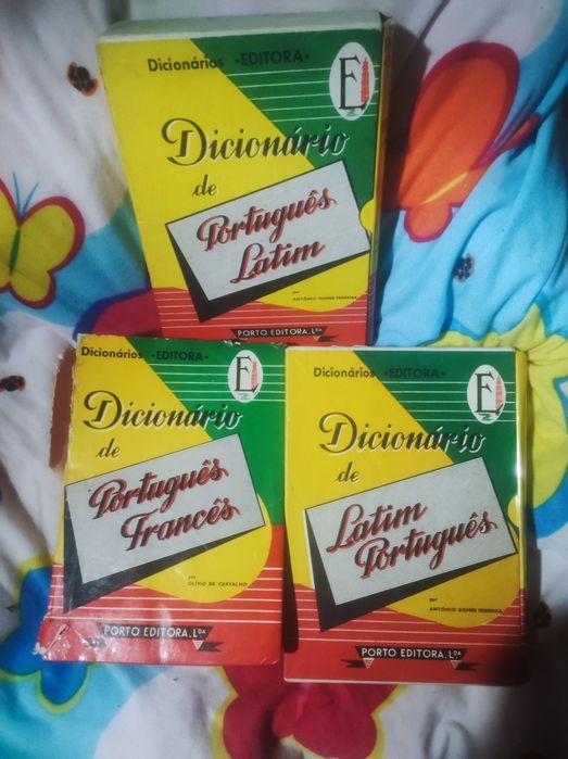 Lote de 3 Dicionários Porto Editora – Latim, Francês e Português