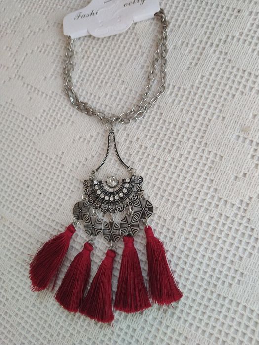Colar boho chic prateado e bordeaux - Novo!