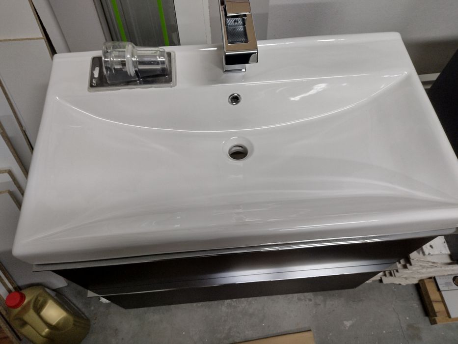 szafka łazienkowa czarny mat piękna