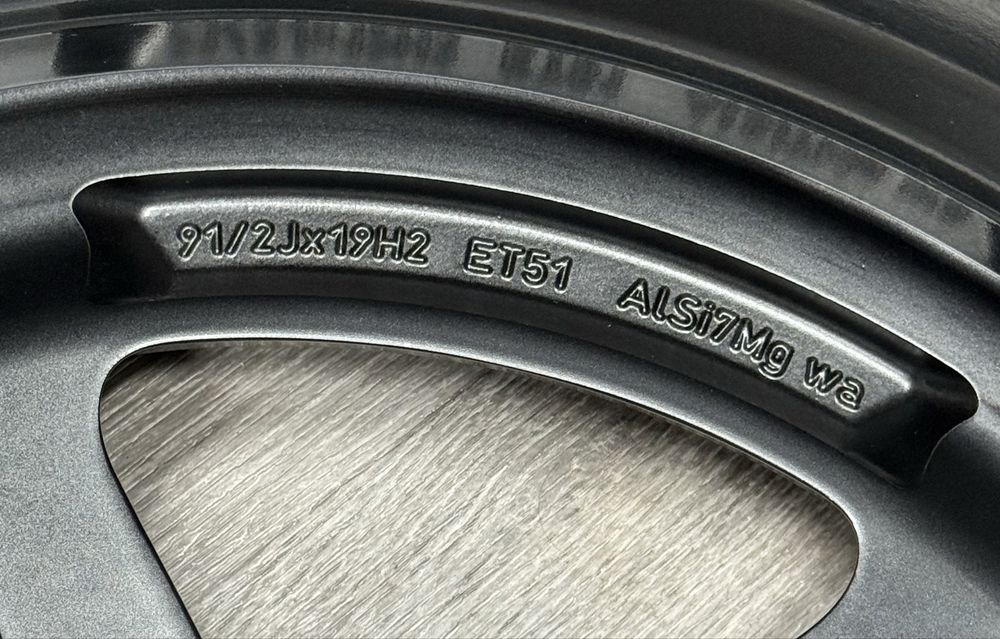 Оригінальний зимовий комплект Mercedes E 214 Мерседес А2144010300 Continental 245/45R19 275/40R19