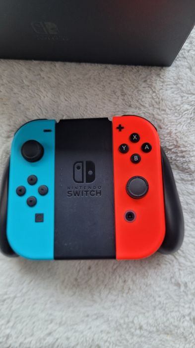 Nintendo Switch OLED z etui idealne