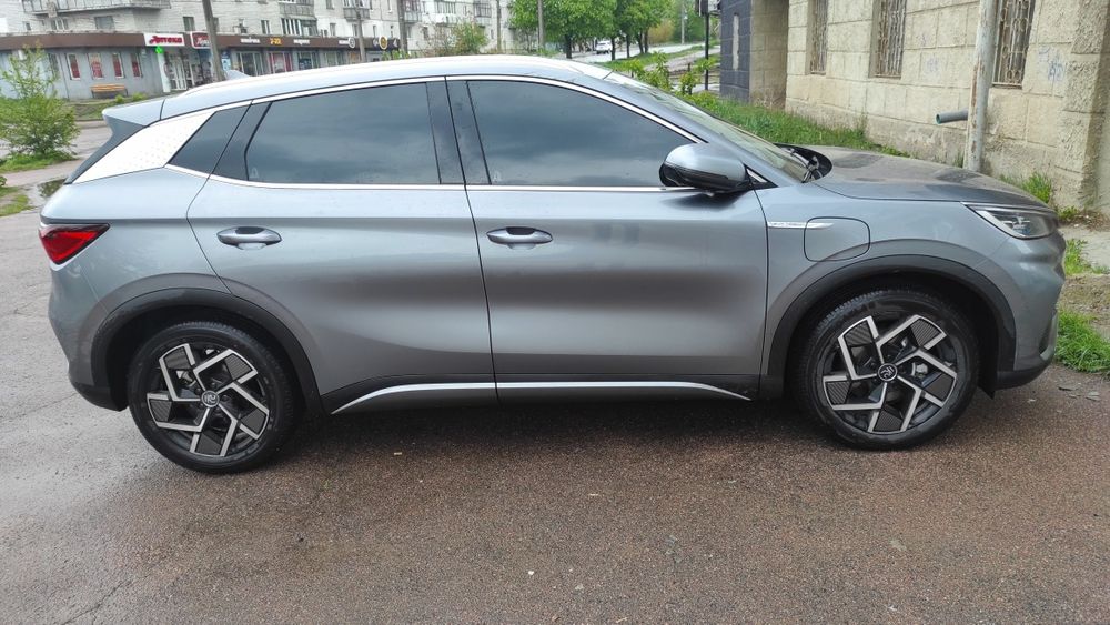 електромобіль  byd yuan plus flagship