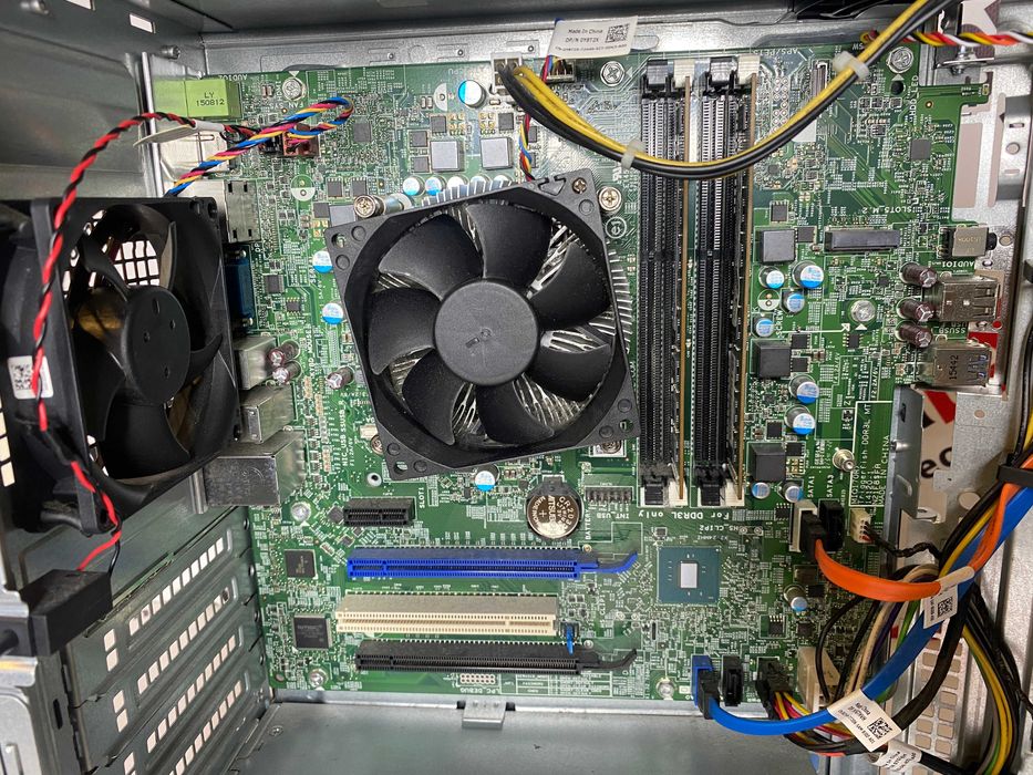 Комп'ютер Dell OptiPlex Tower 5040 i3-6100 RAM 8Gb HD 530 .DT