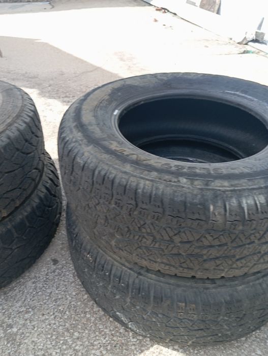 235/70 r16 estavam montados num Terrano