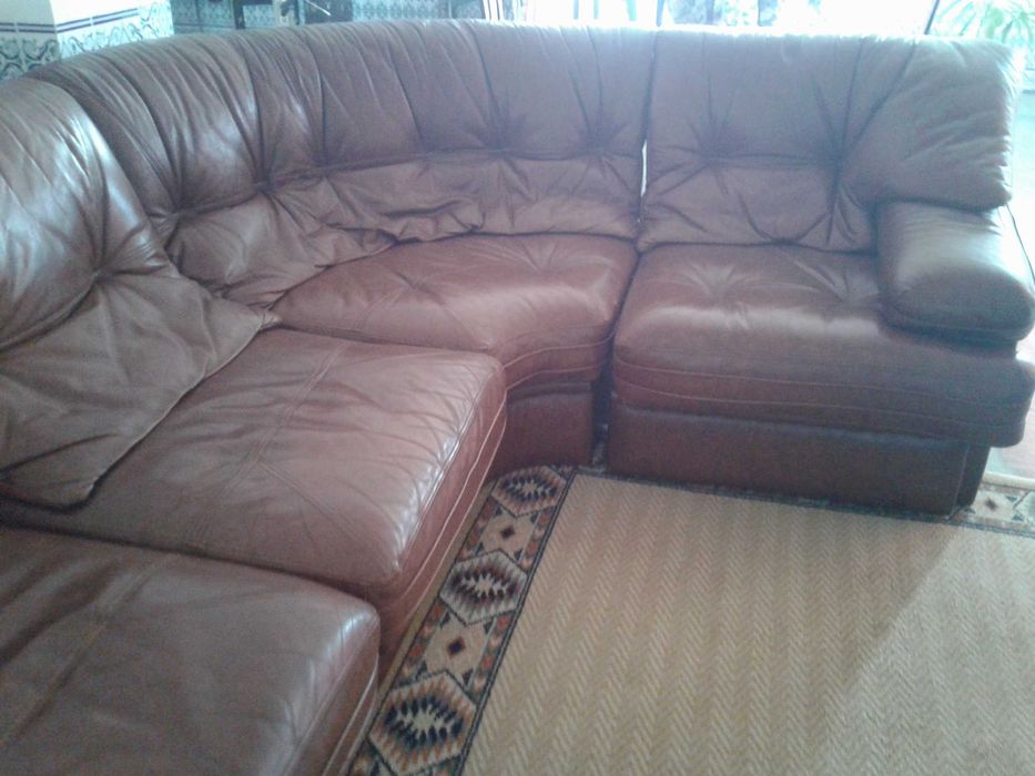 Sofá de canto em couro com chaise longue e de designer moderno!