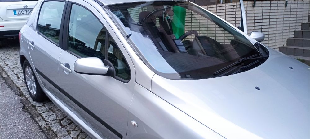 Peugeot 307 HDi com pintura completa nova