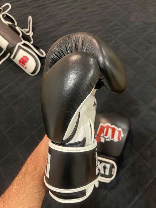 Luvas e Caneleiras Kickboxing (Quase Novas)