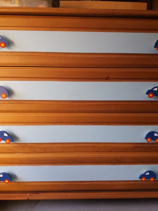 Cómoda com 4 gavetas quarto criança