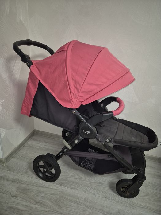 Всесезонна прогулянкова коляска Britax B-motion Plus  візочок для дівчинки