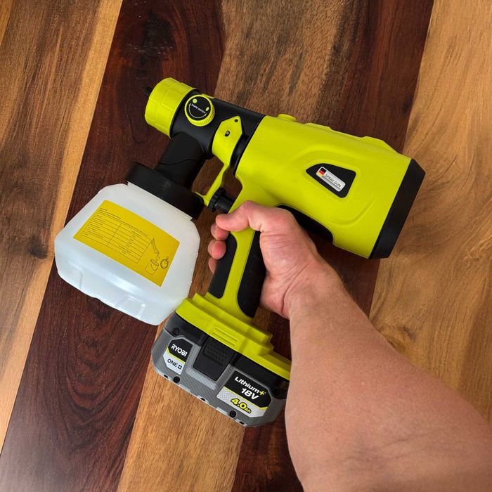 Bezprzewodowy pistolet do malowania drewna na akumulator RYOBI 18V