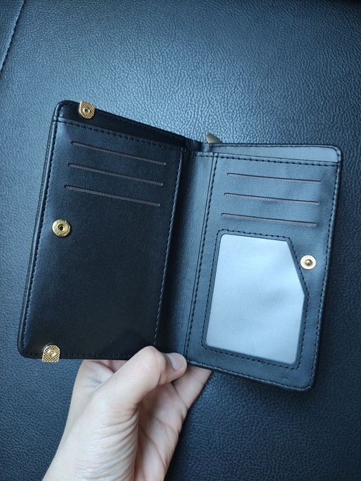 Pojemny czarny portfel