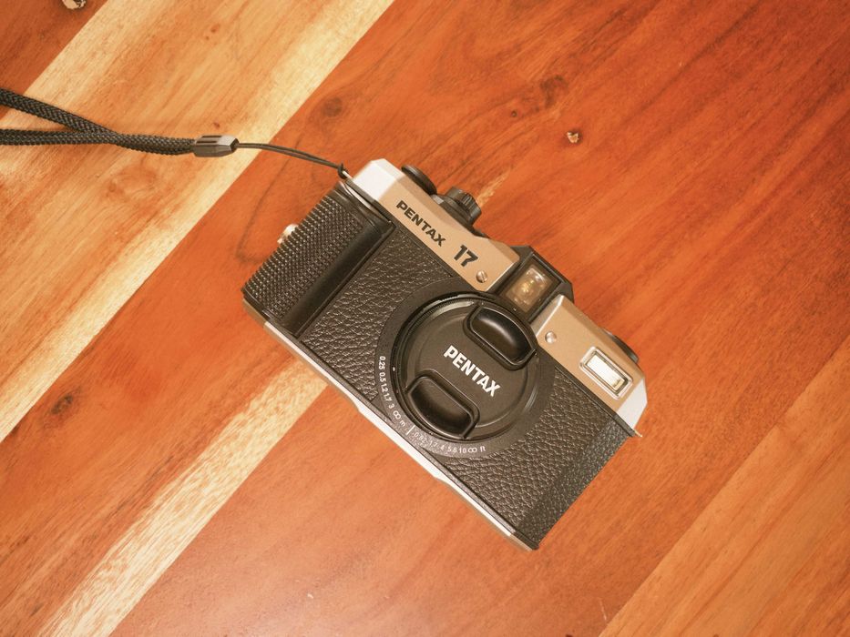 Pentax 17 camera analogica