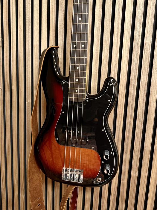 Vendo baixo elétrico Fender Player II P Bass RW 3TS