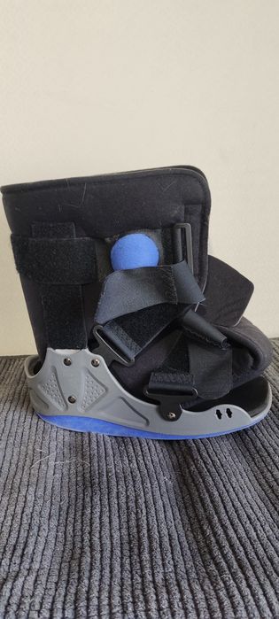 Ортез жорсткий Фіксуючий на голеностоп
(Фіксуючий)
На голеностоп
(Фікс