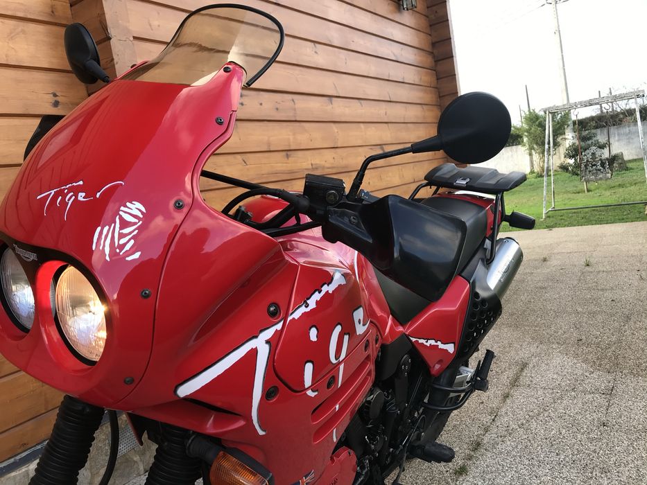 Triumph tiger 900