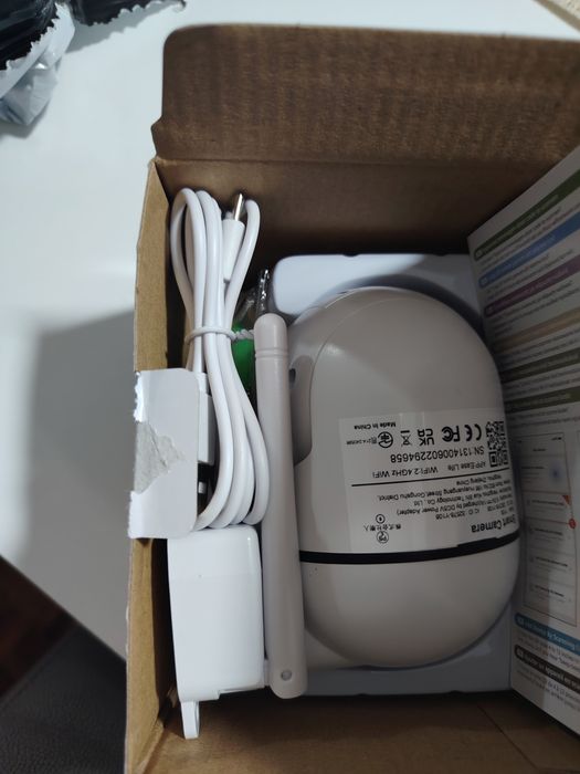 Vendo 3 Câmeras vigilância Novas embaladas Com rotação 360° visão noturna deteção de movimentos comunicação por duas vias