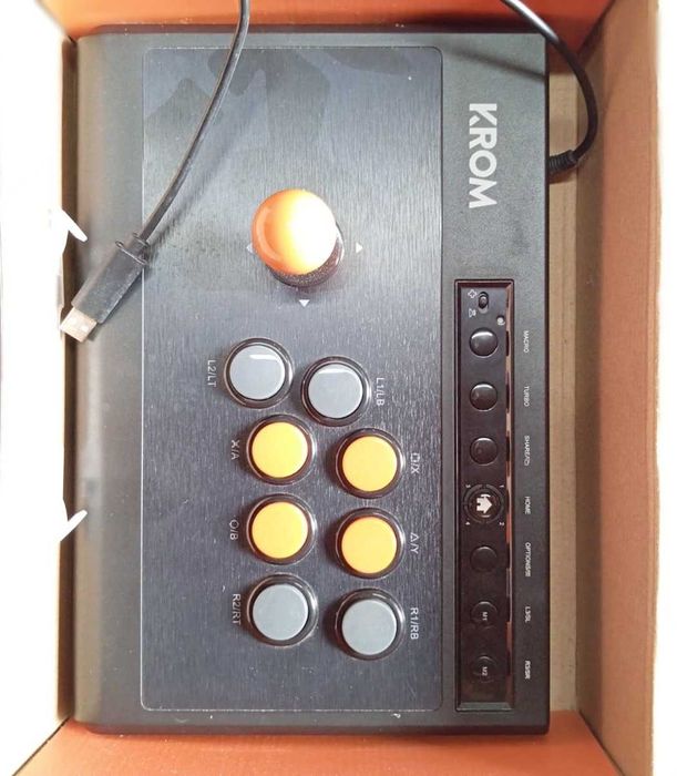 Comando Arcade / Fighting Stick Krom Kumite (Multiplataforma)