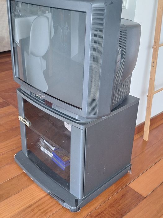 Tv Sony Trinitron cores a funcionar