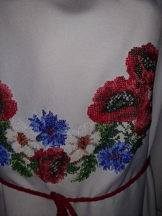 Платье вышиванка бисер вышивка на груди и рукавах конва внизу вышивка