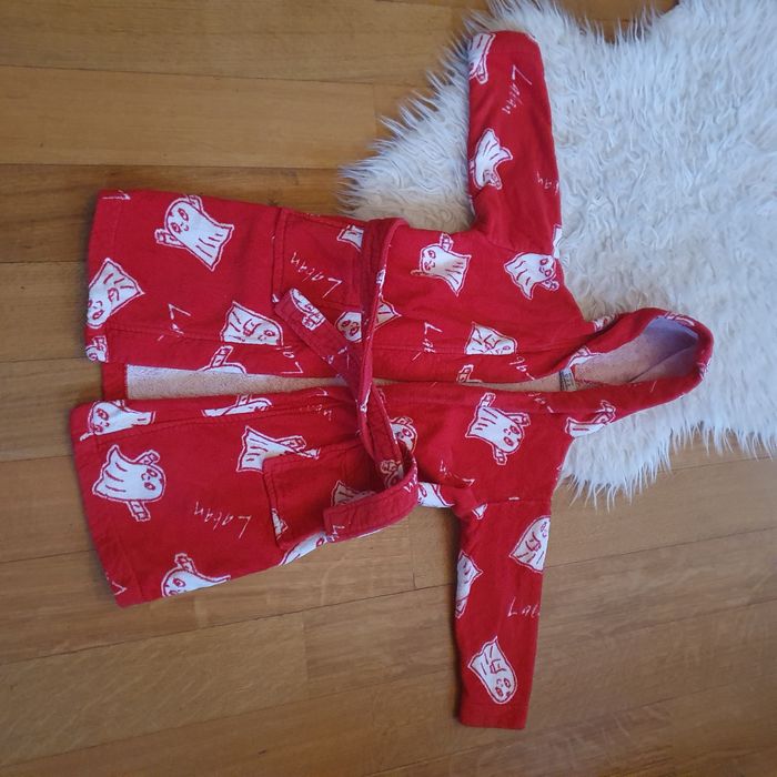 Czerwony szlafrok z duszkami