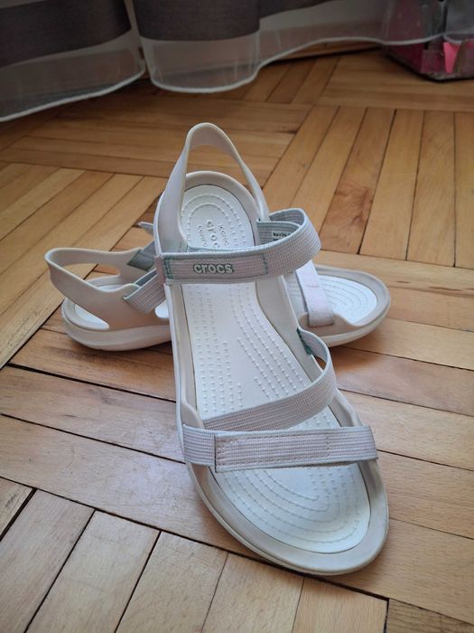Босоніжки, крокси Crocs