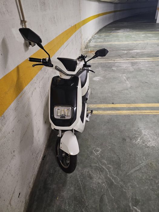 Scoter elétrica em ótimo estado