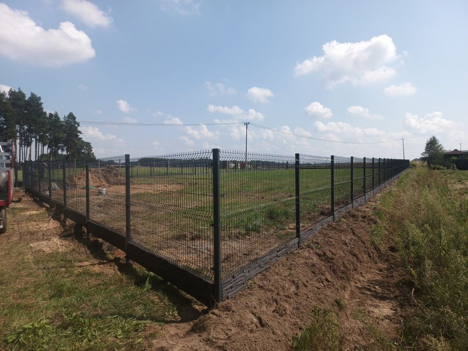 Ogrodzenia panelowe, podmurówka betonowa słupki ogrodzeniowe