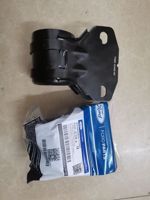 Сайлентблоки переднего рычага Ford Fusion USA/Lincoln MKZ 13