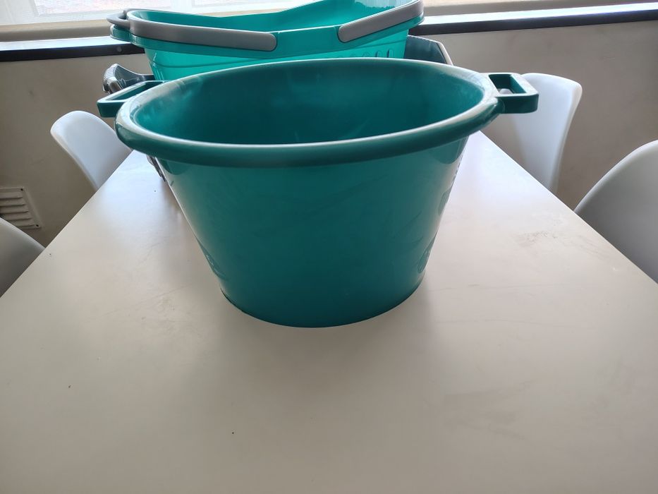 Cestos para roupa e alguidares