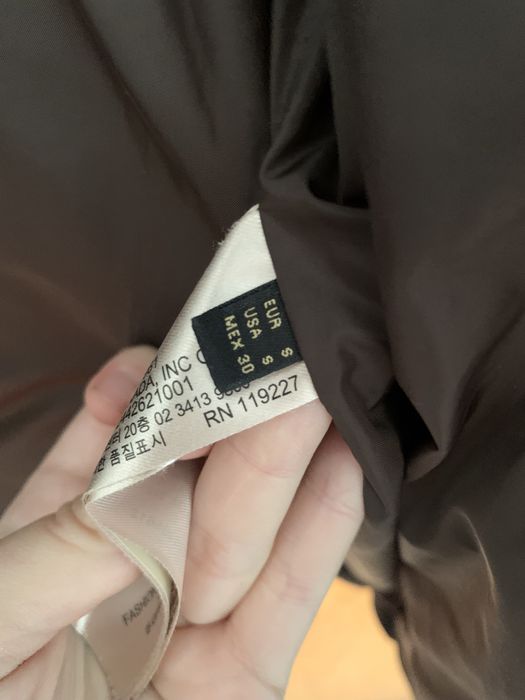 Casaco de penas tipo puffy castanho dá Massimo Dutti