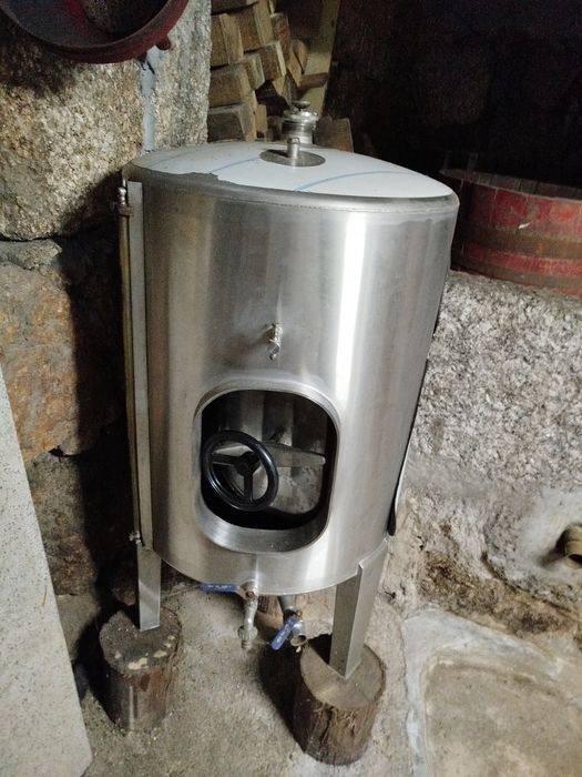 Duas cubas em aço inoxidável