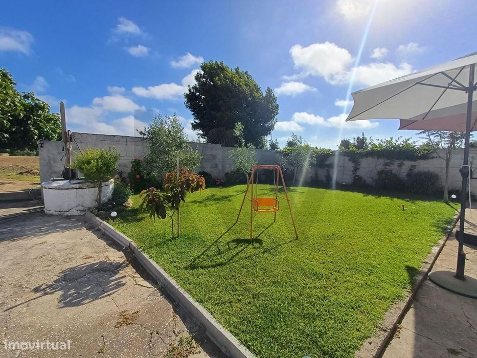 Moradia T4 + T2 - Terreno com 4.400 m2 - São Martinho do Porto