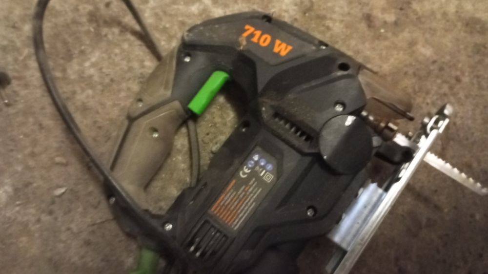 Wyrzynarka sieciowa marki Niteo Tools. 
Moc: 710 W.