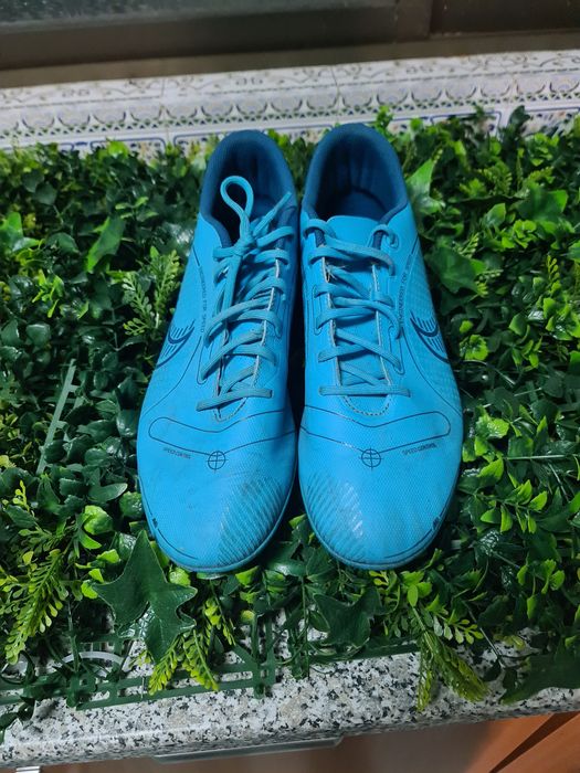 Chuteiras Nike azul bebé