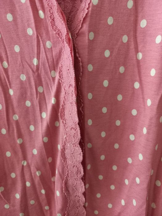 Conjunto novo de casaco e blusa rosa com renda e bolas brancas