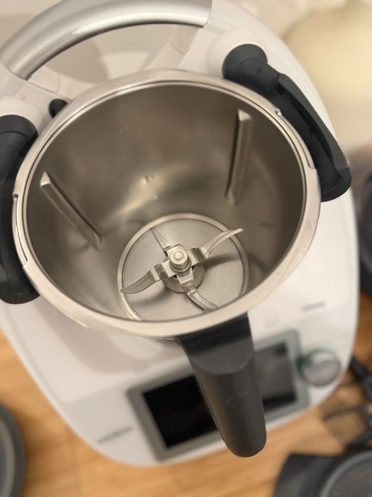 Bimby TM6 com todos os acessórios + copo extra