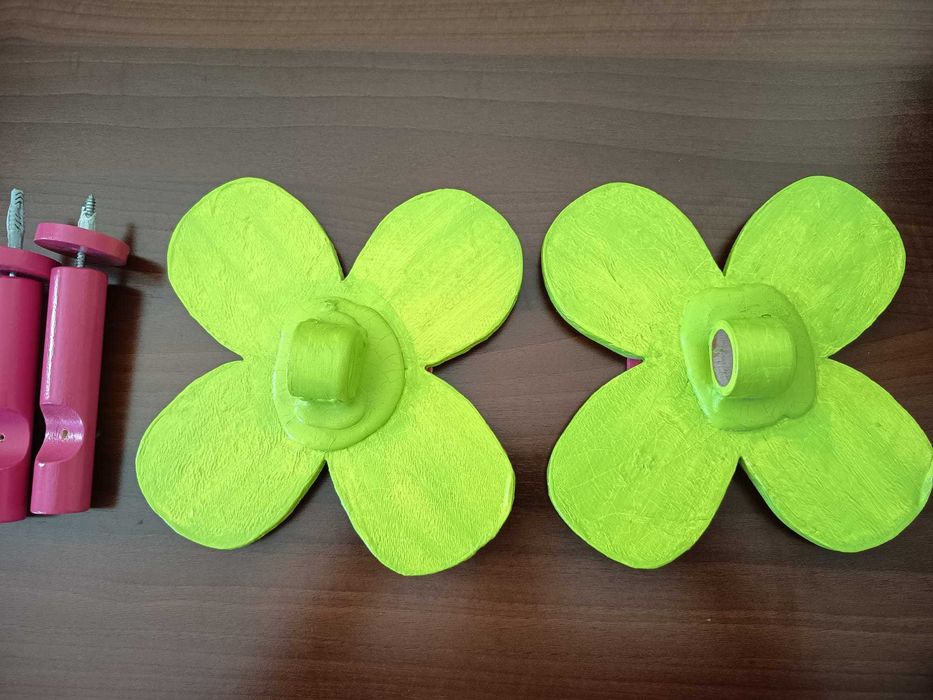 Varão de cortinados para quarto de menina