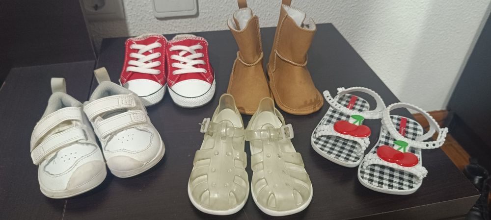 Calçado maioritariamente tudo em bom estado e de marca