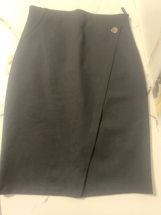 Класична чорна спідниця