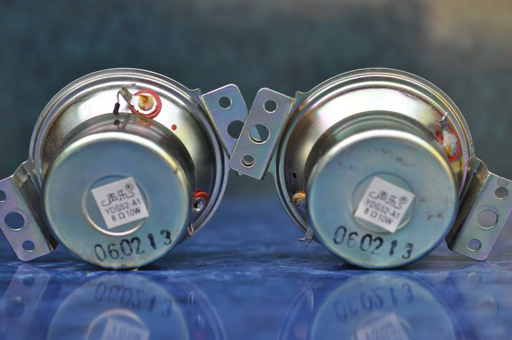 7 телевізійних динаміків одним лотом.