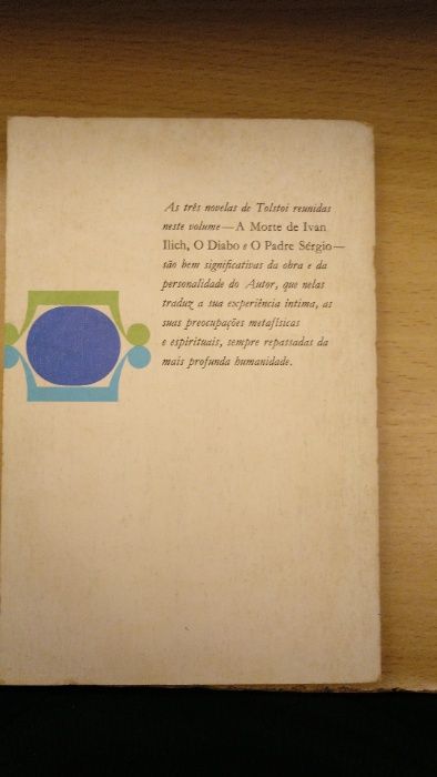 Livros diversos - O Jogador, de Fiódor Dostoiévski , entre outros